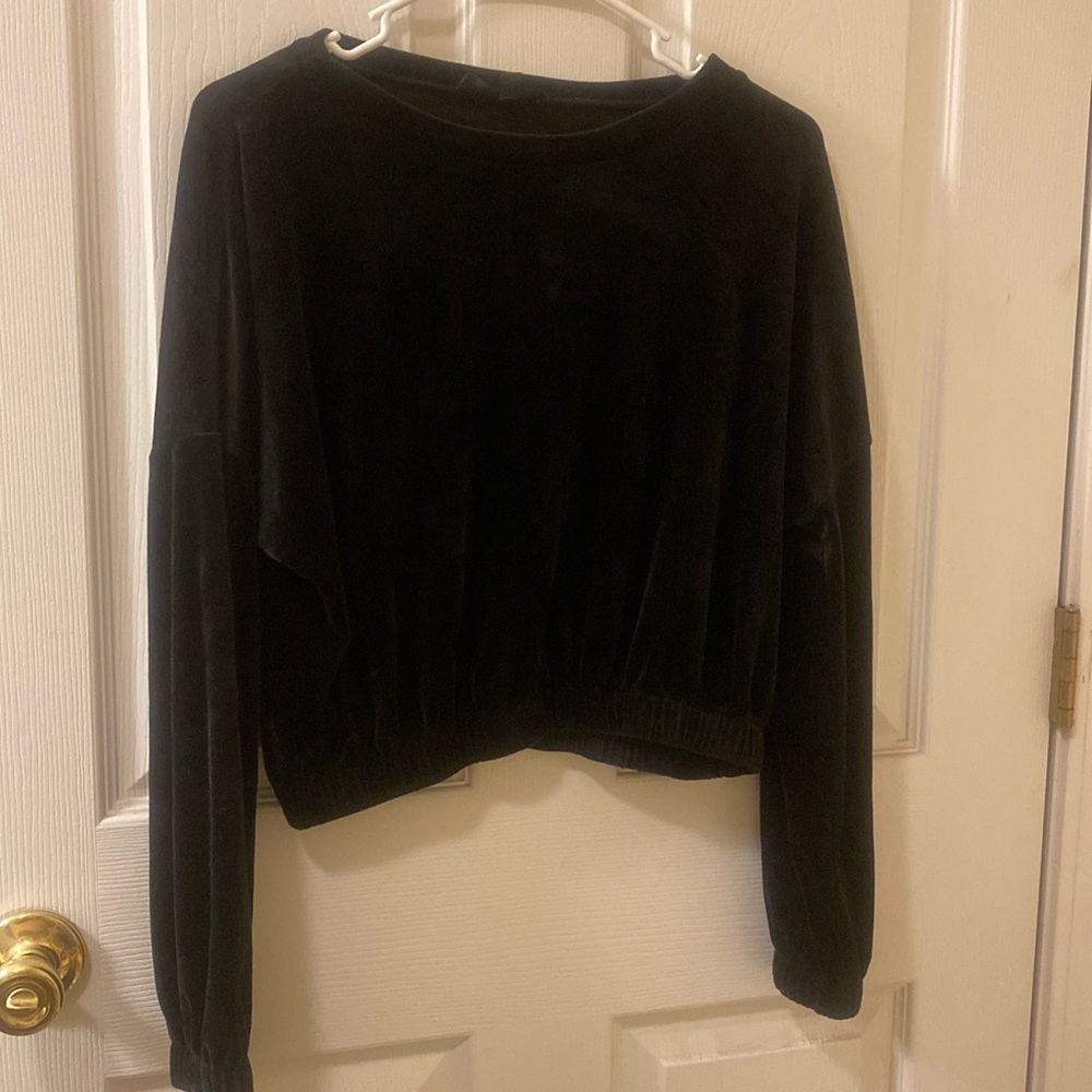 TRUTH by Republic Velour cropped sweatshirt. Color: Black size: Small